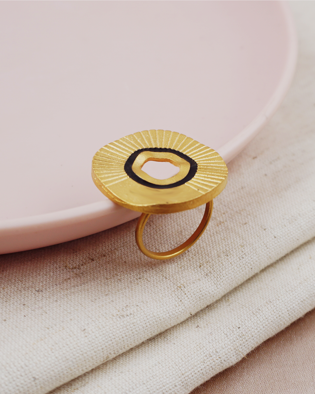 Circle Rayz Ring