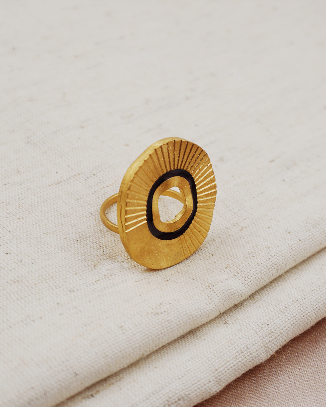 Circle Rayz Ring