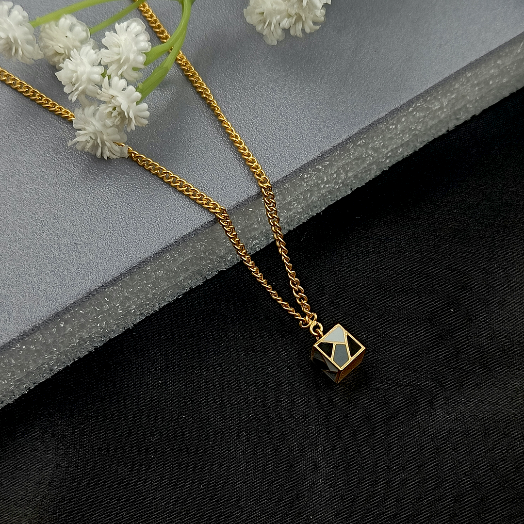 Dainty Cube Neckpiece Black