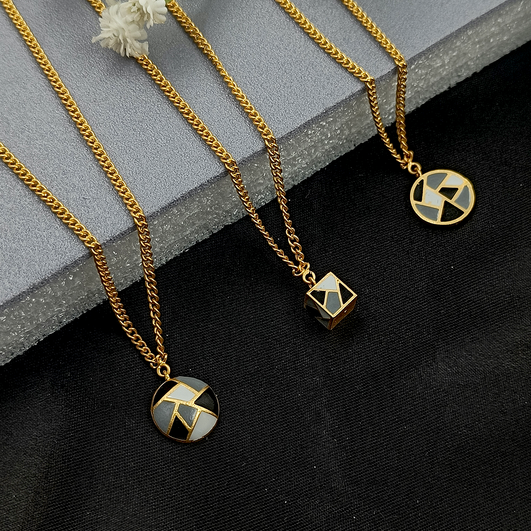 Dainty Cube Neckpiece Black