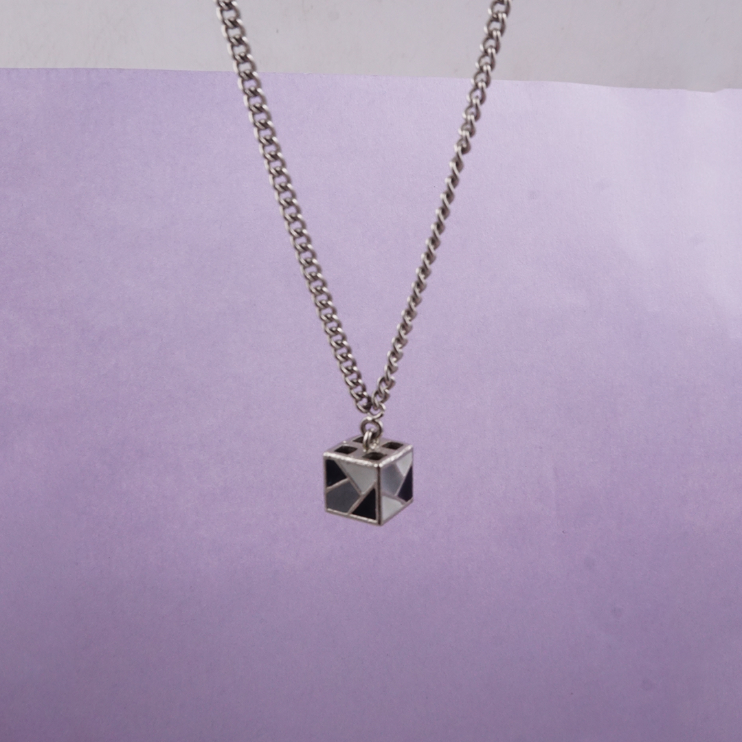 Dainty Cube Neckpiece - Grey Silver