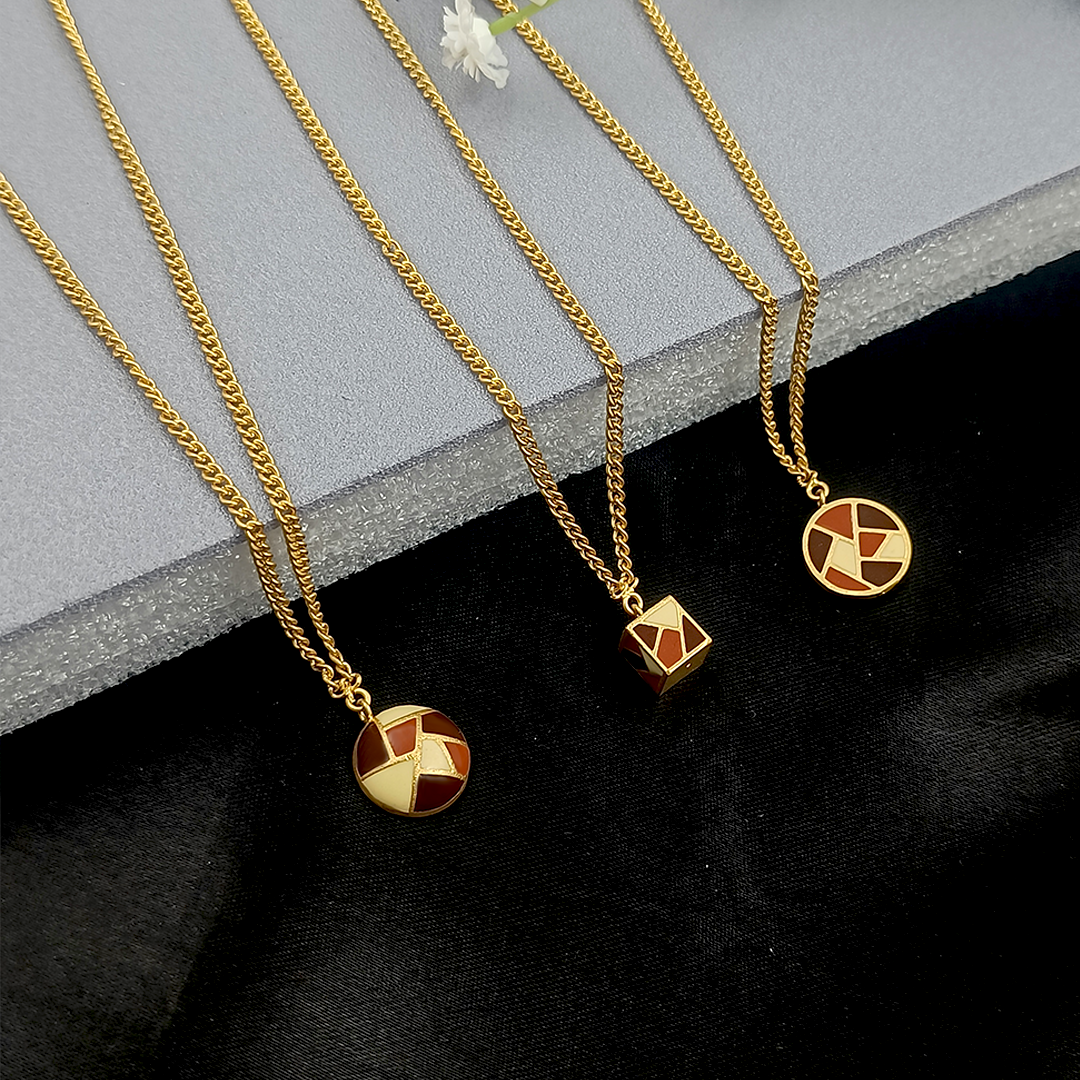 Eira Neckpiece - Red