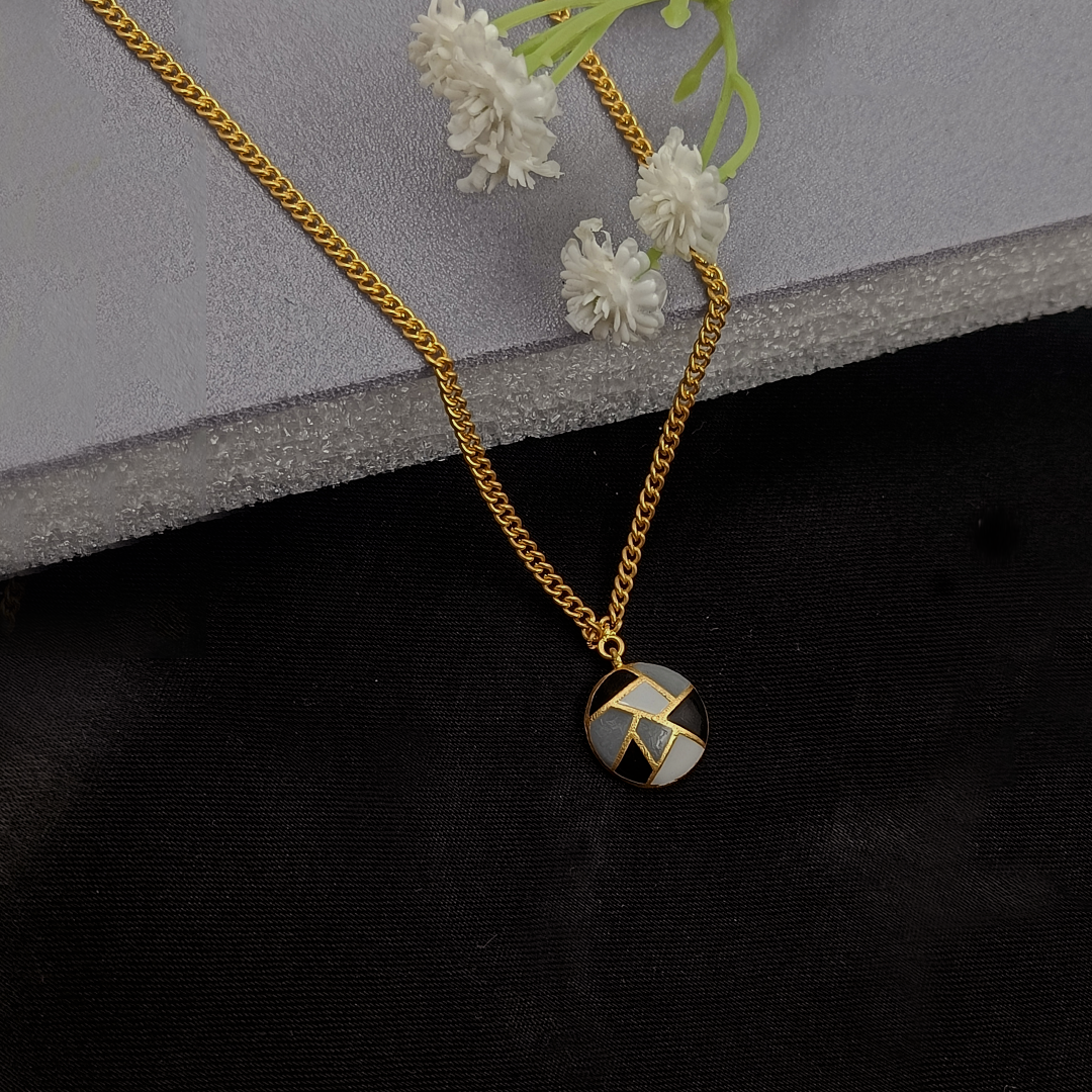 Sera Neckpiece Black