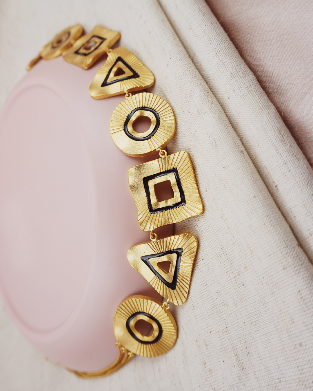 The Rayz Neckpiece