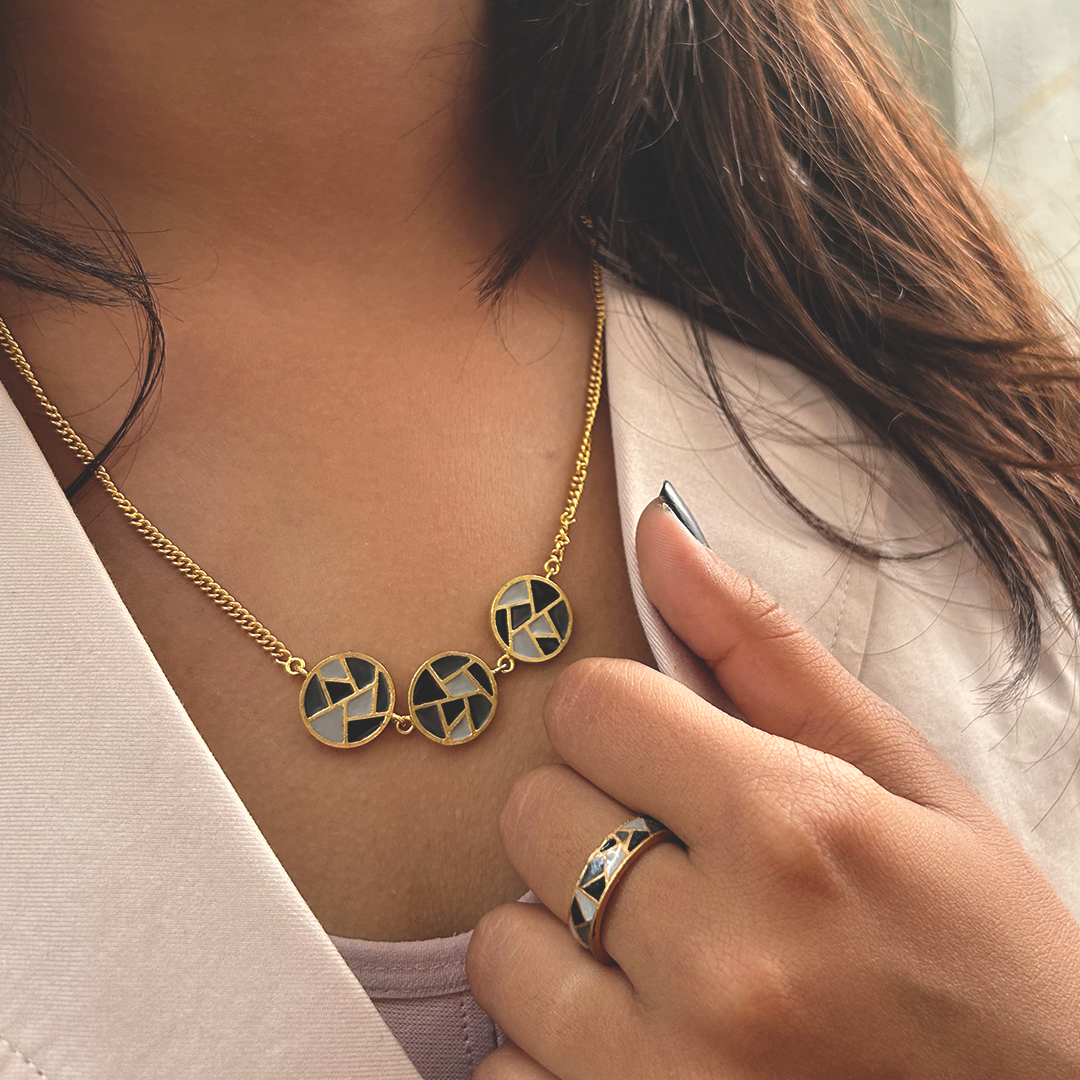 Treira Neckpiece - Black Gold