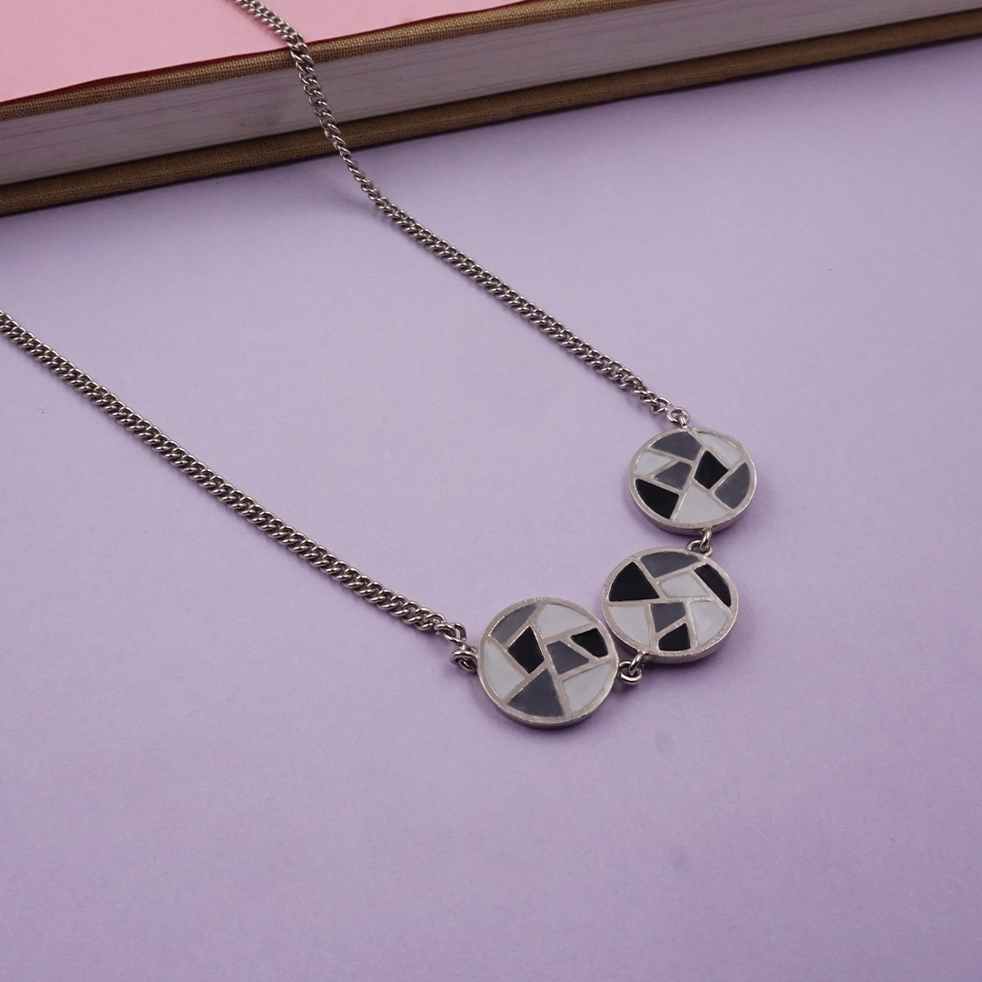 Treira Neckpiece - Grey Silver