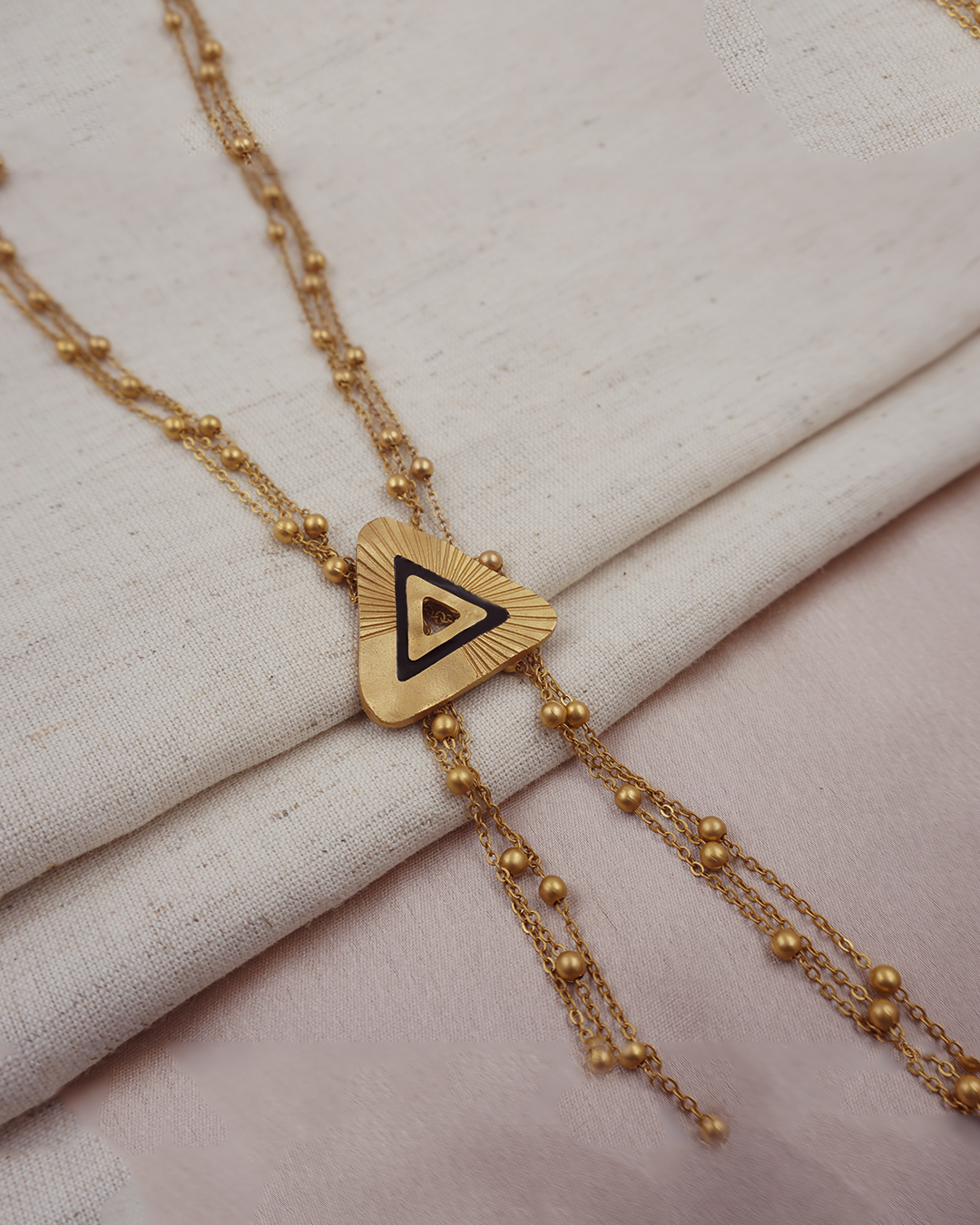 Triangle Rayz Neckpiece