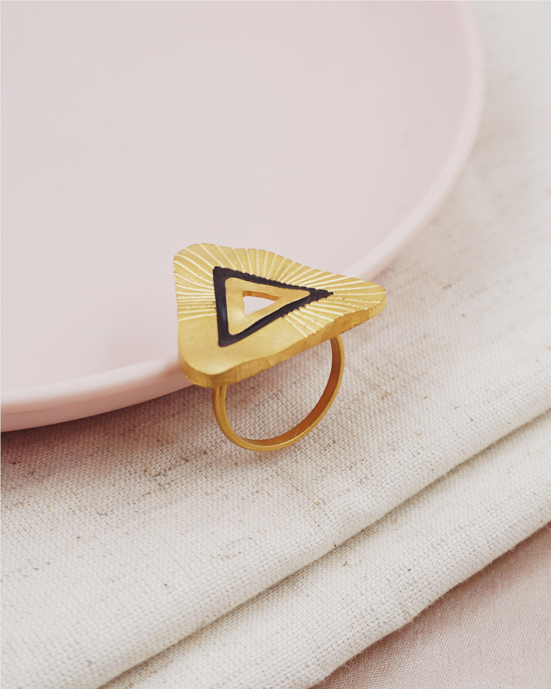 Triangle Rayz Ring