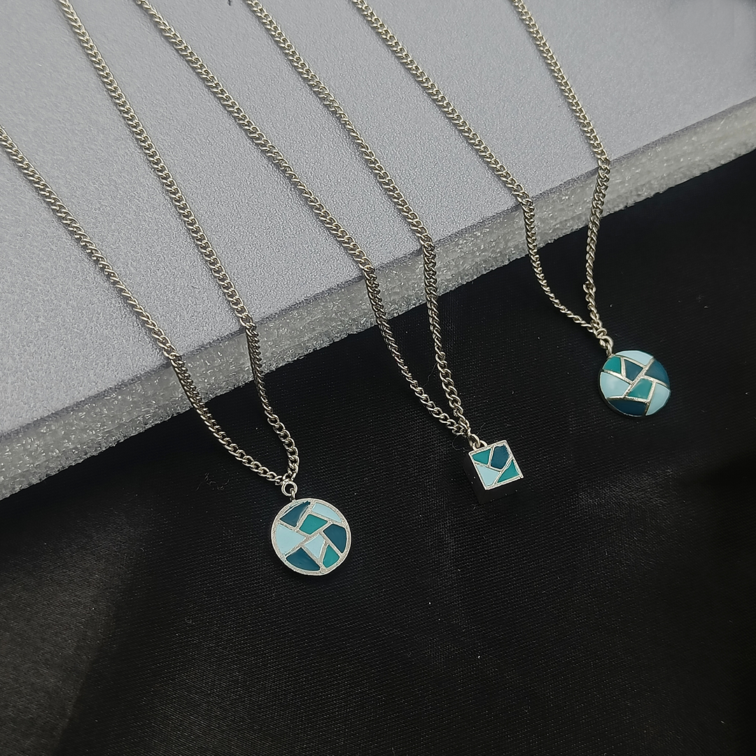 Dainty Cube Neckpiece Blue